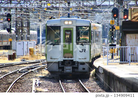 サヨナラ『八高線』… 高崎駅の【キハ110系】 134909411