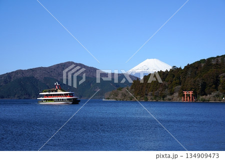 芦ノ湖と富士山 芦ノ湖と富士山 134909473
