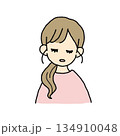 うたた寝する女性イラスト 134910048