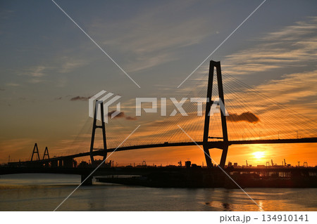 朝日と名港トリトン 134910141