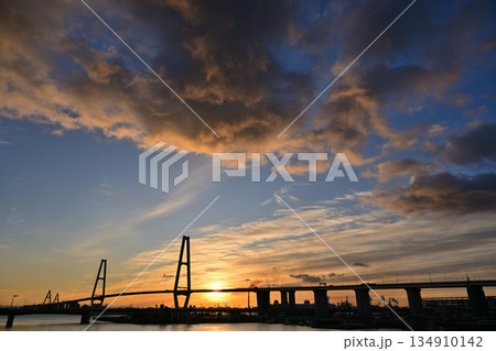 朝日と名港トリトン 134910142