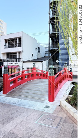 赤い欄干の橋 134910282