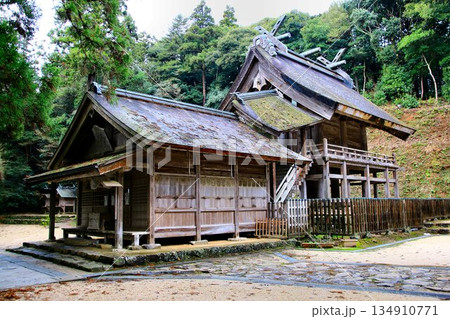 大庭の大宮さん・神魂さん… 日本最古の大社造り国宝・本殿【神魂神社】 134910771