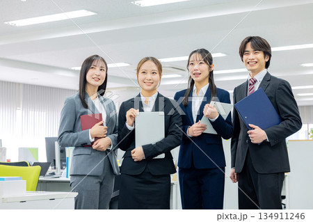 男女のビジネスイメージ 134911246