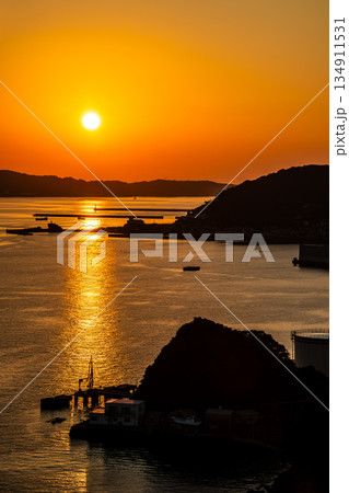 女神大橋からの夕陽【長崎市】 女神大橋からの夕陽【長崎市】 134911531