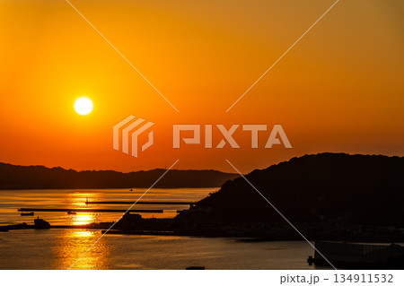 女神大橋からの夕陽【長崎市】 女神大橋からの夕陽【長崎市】 134911532