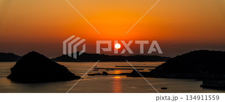 女神大橋からの夕陽　パノラマ【長崎市】 134911559