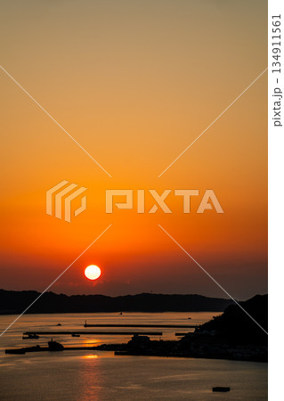 女神大橋からの夕陽【長崎市】 134911561
