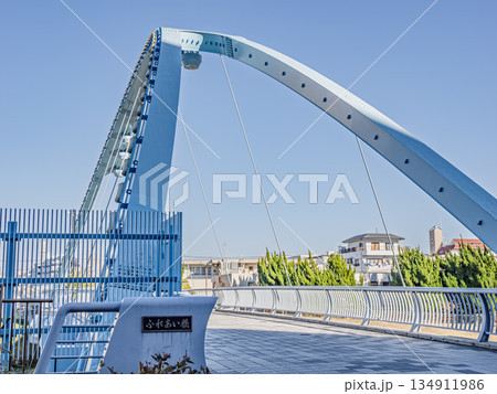 旧中川に架かる「ふれあい橋」の銘板 134911986