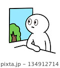 窓の外の景色をながめる棒人間 134912714