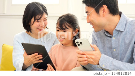 家族 タブレット イメージ 家族 タブレット イメージ 134912814