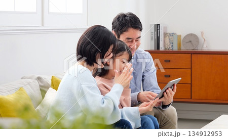 テレビ電話 家族イメージ テレビ電話 家族イメージ 134912953