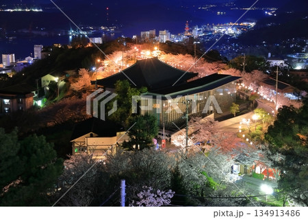 【広島県】千光寺公園の夜桜（尾道） 134913486