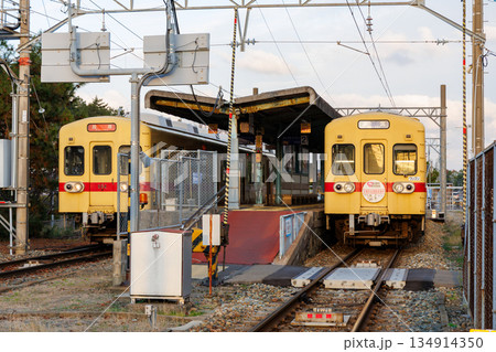 発車時刻を待つ西鉄600形〜西日本鉄道貝塚線 134914350