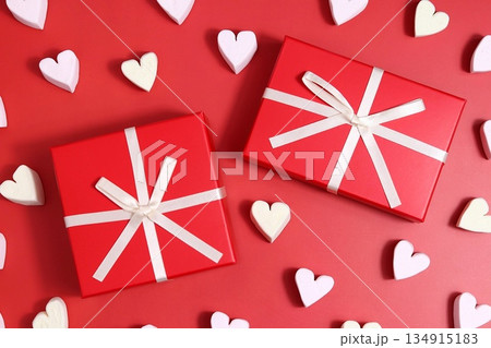 バレンタインギフトとハートのマシュマロ バレンタインギフトとハートのマシュマロ 134915183