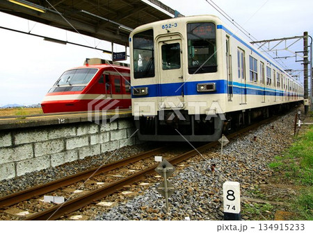 伊勢崎線の両毛地域で活躍する… ベテラン通勤車『800/850系』 伊勢崎線の両毛地域で活躍する… ベテラン通勤車『800/850系』 134915233