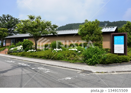箱根町 イタリアンレストラン芦ノ湖テラスと紫陽花と案内板 箱根町 イタリアンレストラン芦ノ湖テラスと紫陽花と案内板 134915509