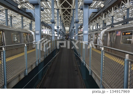 ニューヨーク ブルックリン 地下鉄線 地方の始発駅 ニューヨーク ブルックリン 地下鉄線 地方の始発駅 134917969