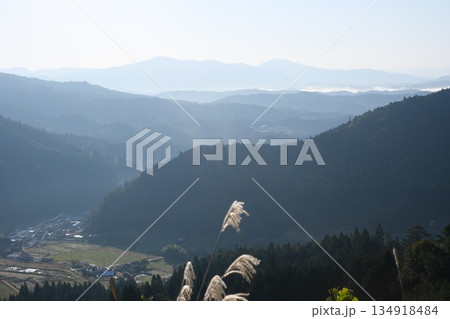 石見路峠から眺めた竜頭山の景色 134918484