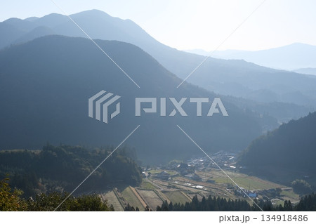 石見路峠から眺めた竜頭山 石見路峠から眺めた竜頭山 134918486