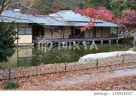 黄昏三景園潮見亭の景色 134918507