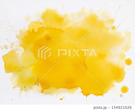 白地の紙に黄色いインクのテクスチャ　しぶき　水彩　背景　素材 134921026