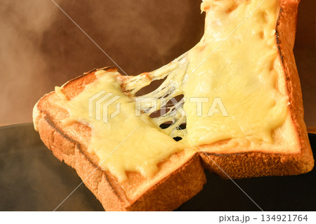チーズトースト 134921764