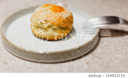 焼き お菓子づくり パンを焼く 134922214
