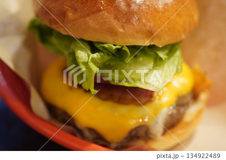 チーズバーガー 134922489