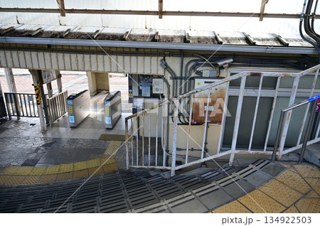 東佐野駅(ひがしさのえき)阪和線の駅構内 東佐野駅(ひがしさのえき)阪和線の駅構内 134922503