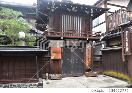 日本の岐阜県 高山市にある味わい深い美術館 レトロな外観の歴史的建造物 日本の岐阜県 高山市にある味わい深い美術館 レトロな外観の歴史的建造物 134922772