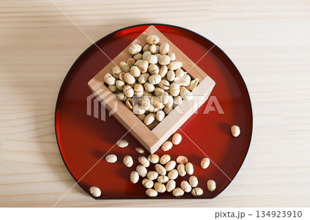 節分の豆　豆まき 134923910