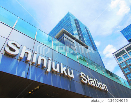新宿駅とその周辺の都市景観 134924056