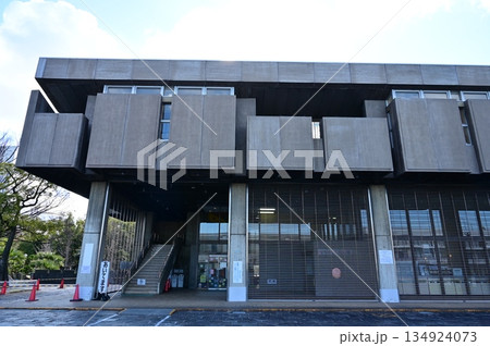 堺市立中央図書館（大阪府） 134924073