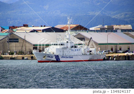 海・航路の安全を護る… 函館港に接岸中の『巡視船おくしり』 海・航路の安全を護る… 函館港に接岸中の『巡視船おくしり』 134924137