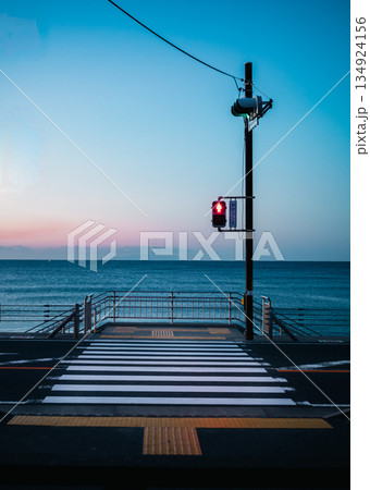 海に沈む太陽 海に沈む太陽 134924156