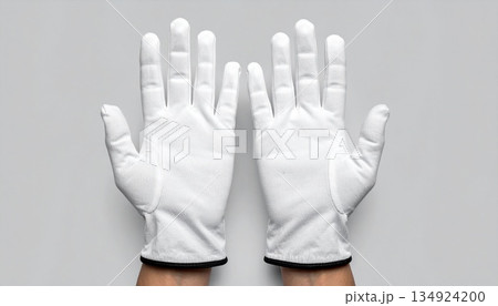 白い軍手を着用した両手の正面2 134924200