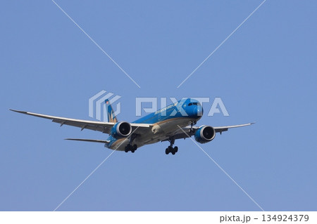 ベトナム航空 着陸する旅客機 航空機 ベトナム航空 着陸する旅客機 航空機 134924379