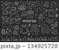 冬のものを集めた手描きイラストセット 134925728