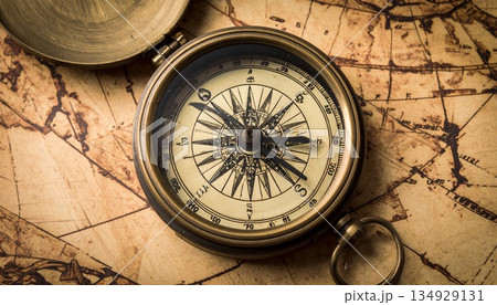 古地図に置かれたアンティーク羅針盤4 134929131