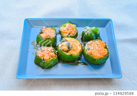 輪切りのピーマン肉詰め甘辛しょうゆ味 輪切りのピーマン肉詰め甘辛しょうゆ味 134929589