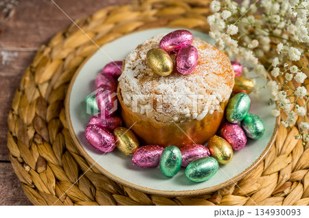 Easter spring holiday background. Cake with chocolate easter eggs, gypsophila flowers Easter spring holiday background. Cake with chocolate easter eggs, gypsophila flowers 134930093