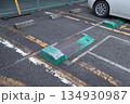 駐車場に設置されたロック版 134930987