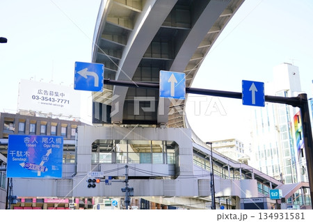 西日暮里の道路風景 134931581
