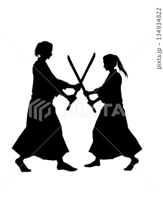 手合わせをする2人の人物（シルエット・黒） 134934822