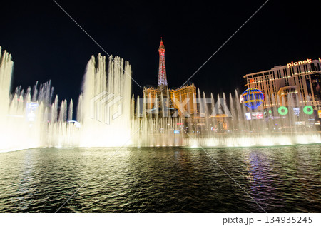 ラスベガス 夜景 噴水 ラスベガス 夜景 噴水 134935245