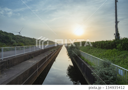 茨城 水路と朝日(神栖市) 茨城 水路と朝日(神栖市) 134935412