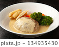 チーズソースのハンバーグ 134935430