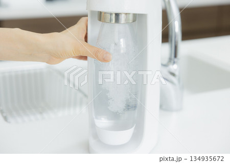 水道水　飲料水　炭酸水　 134935672