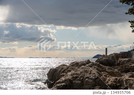 竹島から見える蒲郡クラシックホテルと三河湾 竹島から見える蒲郡クラシックホテルと三河湾 134935706